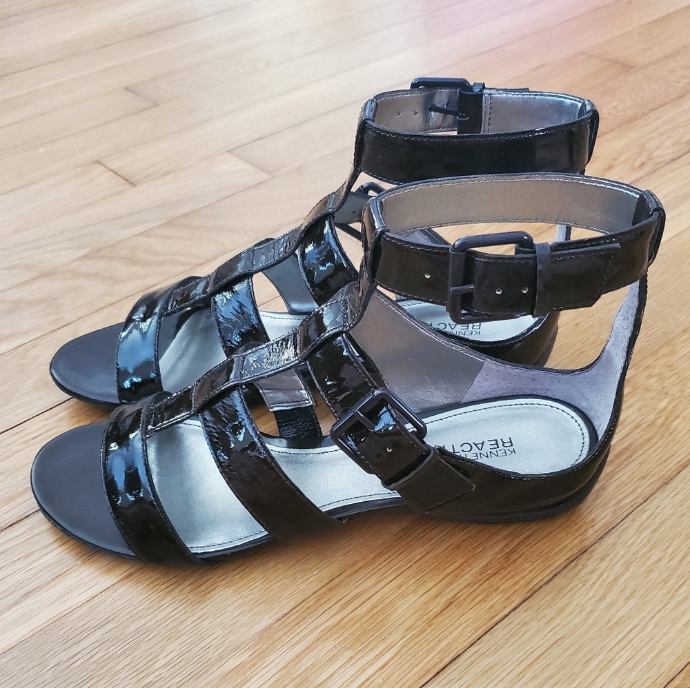New in Box Kenneth Cole Reaction brown sandals